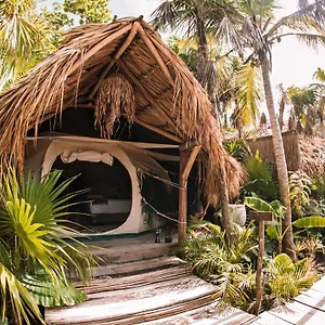  Campo de lujo Uman Glamping & Cenote México